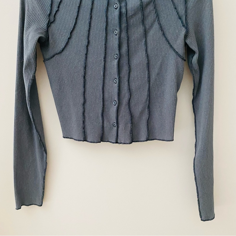 Urban Outfitters Long Sleeve Button Up Crop Top Charcoal Sz Small - Picture 3 of 8